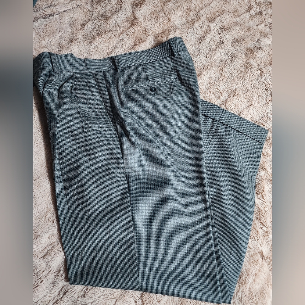 Mens Ralph Lauren 33x30 charcoal grey checkered classic fit dress pants.
